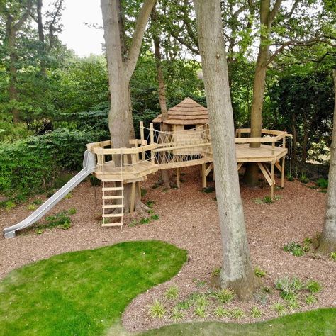 Tree House Ideas, Tree House Playground, Garden Tree House, Rope Bridge, Tree House Plans, Tree Fort, Tree House Diy, Backyard Playhouse, Tree House Kids