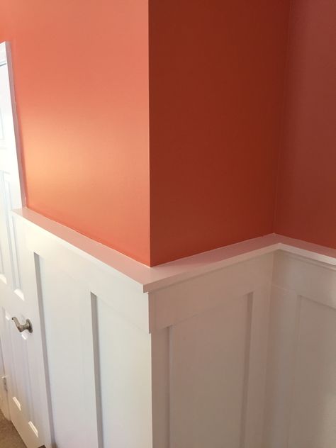 Board And Batten On Corners, Board And Batten Inside Corner, Board And Batten Corner Wall, Board And Batten Corners, Wainscoting Corners, Batten Entryway, Setting Plaster, Bungalow Living Room, Molding Ideas