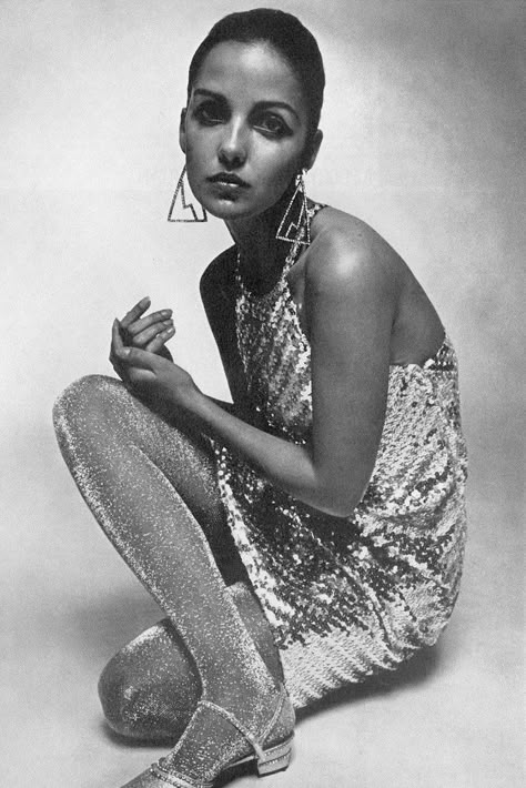 1966 silver sequin dress by Susan Small,UK Vogue David Montgomery, 60s 70s Fashion, Fashion 1960s, 1960's Fashion, Swinging Sixties, Evolution Of Fashion, 60s Style, Vogue Uk, Metal Fashion