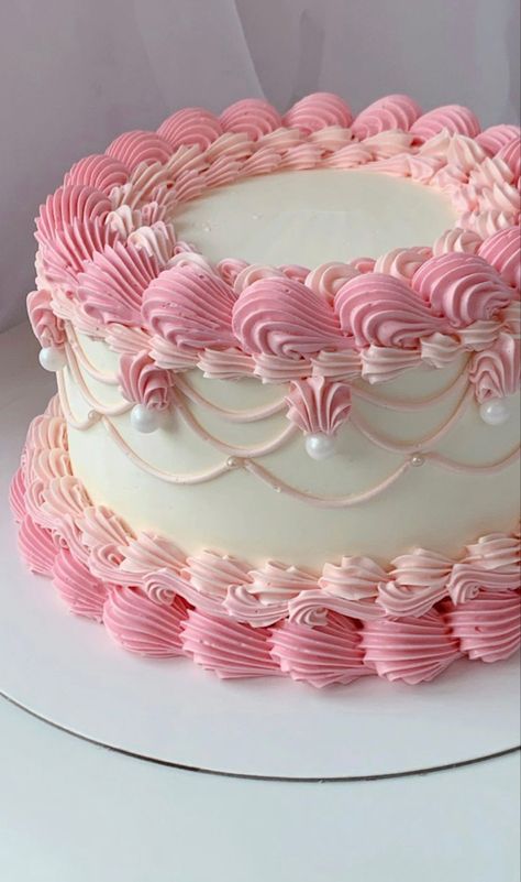 Coquette Cake Birthday, Pink Round Cake, Cake Decorating Rainbow, Cakes Creative, Amazing Cake Decorating, Amazing Chocolate Cake, Pastel Coquette, Bolo Vintage, Small Birthday Cakes