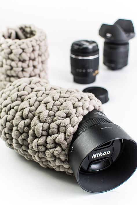 Make protective camera lens covers with this easy crochet pattern. Each lens cover costs less than five dollars in T-shirt yarn and the crochet pattern can be whipped together in under 30 minutes. #crochetpattern #easycrochet #beginnercrochet #easycraftprojects #cameralenses #crochetproject #tshirtyarn #Bernat Diy Father's Day, Jumbo Yarn, Easy Crochet Projects, Diy Father's Day Gifts, Father's Day Diy, Crochet Wrap, Easy Craft Projects, Father's Day Gifts, Fathers Day Crafts