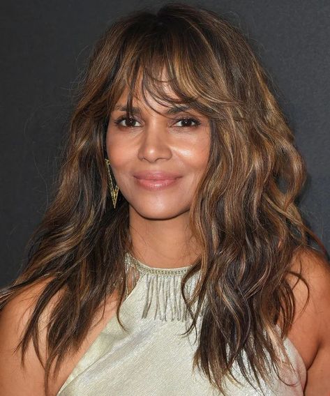 Halle Berry Hair, Halle Berry Pixie, Halle Berry Hairstyles, Berry Hair, Halle Berry Style, Short Shag Haircuts, Heart On Your Sleeve, Shag Haircut, Halle Berry