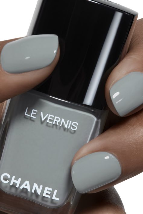 LE VERNIS Longwear Nail Colour 566 - WASHED DENIM | CHANEL Wedding Nail Polish, Gray Nail, Chanel Nail Polish, Chanel Nails, Manicure Gel, Nail Colour, Gray Nails, Cat Kuku, Chic Nails