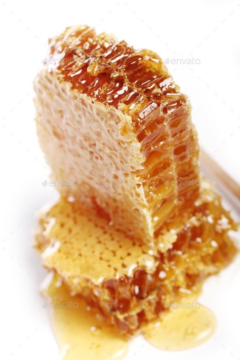 Tattoo Bee, Fresh Honeycomb, Bee Tattoos, Heathy Snack, Aesthetic Health, Tattoo Health, Bee Drawing, Health Fitness Food, Honey Benefits