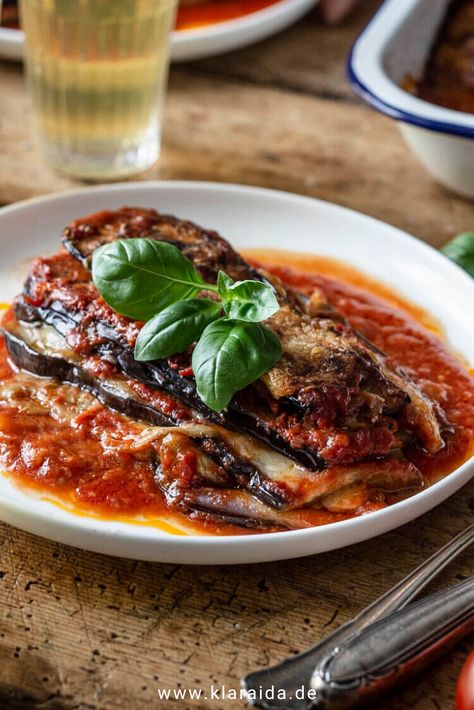 Aubergine Milanese, Aubergine Parmesan, Fast Food Places, Weekend Cooking, Food Places, Order Food, Soul Food, Food Photo, Easy Dinner Recipes