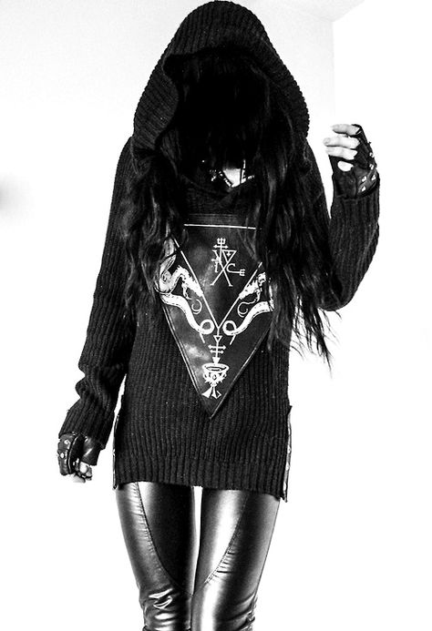 Occult Photography, Sharon Ehman, Covered Face, Toxic Clothing, Gothic Mode, Moda Rock, Toxic Vision, Mode Punk