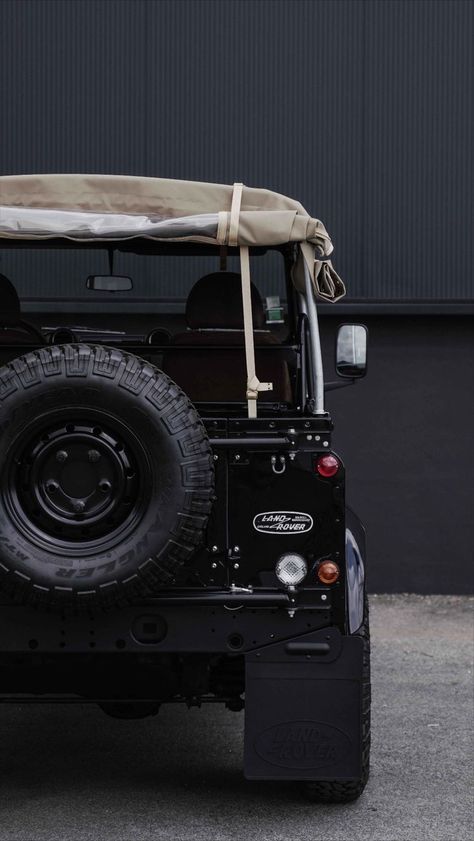 Vintage Defender, Mobil Off Road, Land Rover Defender 90, Defender 90, Defender 110, Classy Cars, Brand Model, Dream Garage, My Dream Car