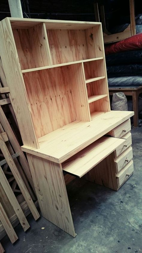 Get Woodworking Plans First To Learn the Woodworking Craft Pallet Study Table, Wooden Study Table, Study Table Designs, Christmas Crafts Diy Projects, Woodworking Plans Beginner, Wooden Christmas Crafts, Desks For Small Spaces, Woodworking Furniture Plans, Study Room Decor