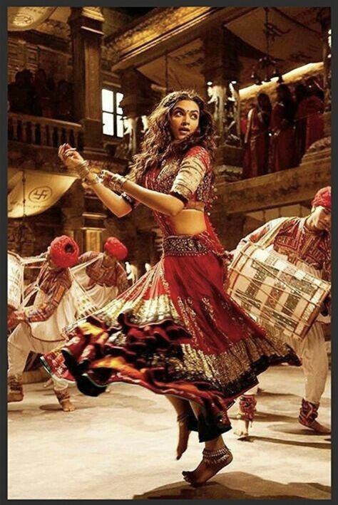 Kpop Actors, Iconic Fashion Moments, Dandiya Dress, Bollywood Images, Sanjay Leela Bhansali, Indian Look, Bollywood Outfits, Beautiful Film, Fashion Vocabulary