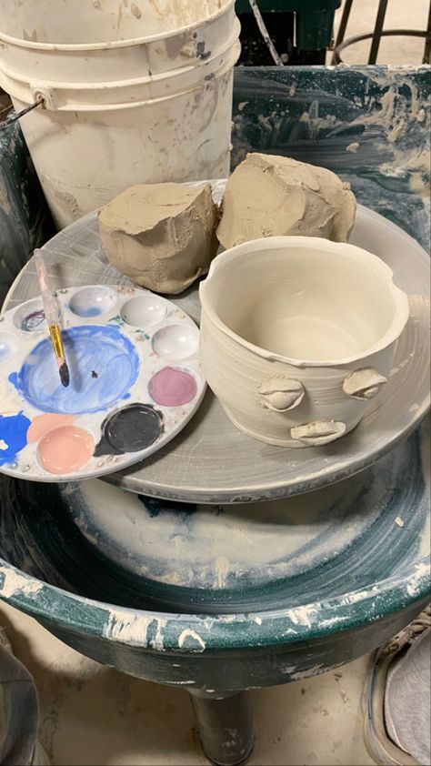 Canvas Learning, Pottery Lessons, Artist Aesthetic, Pottery Videos, Pottery Crafts, Pottery Sculpture, Ceramics Pottery Art, Wallpapers, Pottery Making