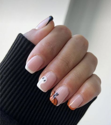 Simple Halloween Nails Short Pumpkin, Simple But Cute Halloween Nails, Simple Pumpkin Nail Art, Cute Simple Halloween Nails Short, East Halloween Nails, Modern Halloween Nails, October Nails Halloween Simple, Acrylic Nail Designs Autumn, Plain Halloween Nails