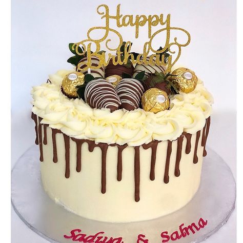 Drip Cake topper with Chocolate Berries & Ferreros😍 Topper from @thecupcakecobyjade . #cake #cakes #cakeguide #ferrerorocher… Tårta Design, Chocolate Cake Designs, Chocolate Cake Decoration, 50th Birthday Cake, Birthday Cake Chocolate, Beautiful Birthday Cakes, Easy Cake Decorating, Drip Cake, Pretty Birthday Cakes