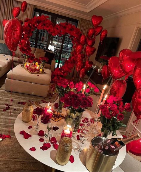 Valentine Room Decoration. Hotel Room Romantic For Him, Rose Room Decor, Romantic Room Surprise For Him, Room Full Of Roses, Valentine Room, Wallpapers Food, Spoiled Princess, Romantic Room Surprise, Romantic Room Decoration