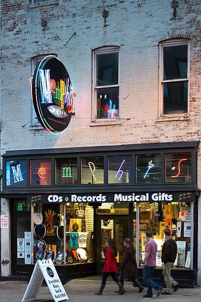 Music Store Design, Cd Store, Vinyl Record Shop, Sound Room, Shop Facade, Bookstore Cafe, Vinyl Store, Beale Street, Vintage Neon Signs