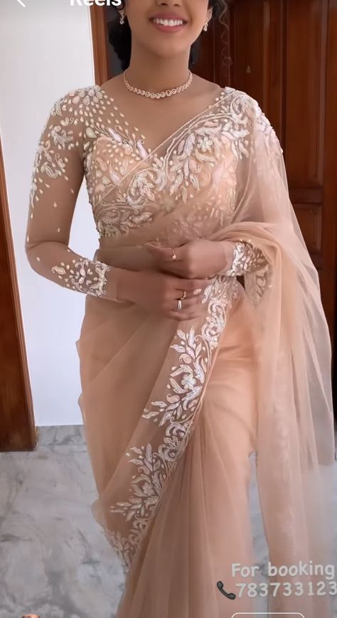 Reception Saree And Suit, Saree Blouse Net Designs, Pastel Colour Saree Indian Weddings, Neckpiece For Saree, Reception Saree Look, Engagement Saree, Reception Saree, Saree Wearing Styles, New Saree Blouse Designs