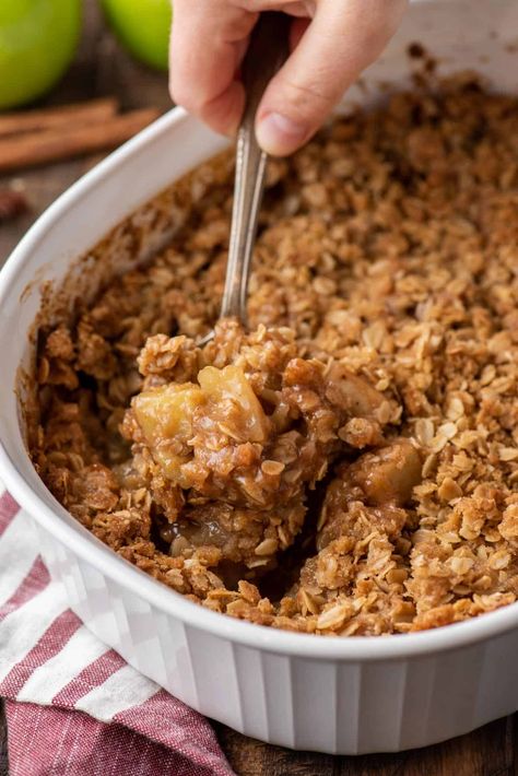 This caramel apple crisp comes together in a matter of minutes and it’s full of cozy fall flavors! The addition of caramel takes the classic apple crisp recipe to the next level. Caramel Apple Crisp Recipe, Slow Cooker Caramel, Healthy Caramel Apple, Apple Crisp With Oatmeal, The Best Apple Crisp, Caramel Apple Desserts, Dessert For Fall, Homemade Apple Crisp, Best Apple Crisp Recipe