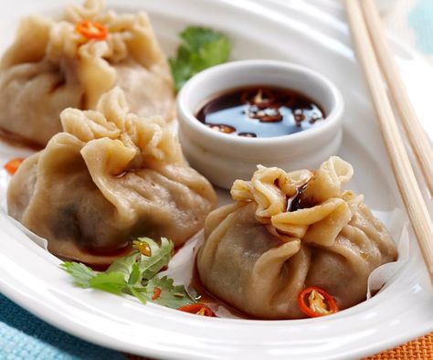 Steamed beef dumplings Beef Dumplings Recipe, Asian Dumpling Recipe, Dumpling Dipping Sauce, Beef Dumplings, Chicken Spring Rolls, Steamed Dumplings, Steam Recipes, Dumplings Recipe, Beef And Potatoes