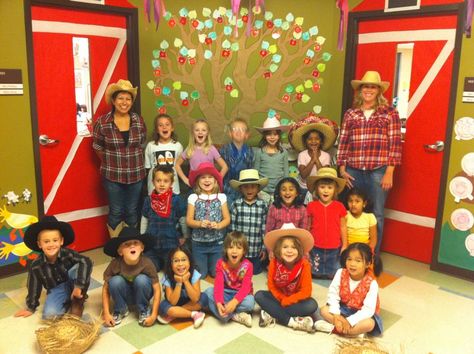 Farm Unit:  Dress like a farmer! Pbl Kindergarten, Barnyard Classroom, Farm Curriculum, Farm Classroom, School Farm, Kindergarten Spring, Community Helpers Unit, Barnyard Theme, Dress Up Ideas