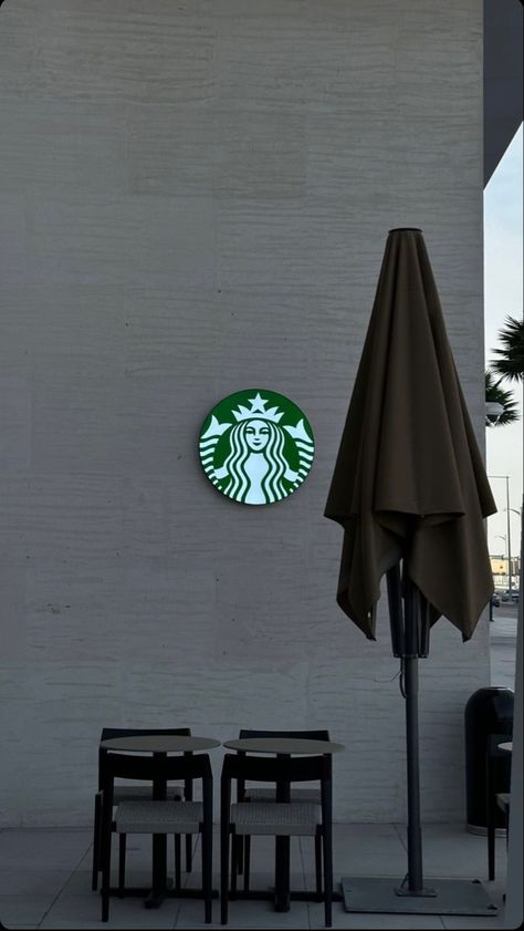 Starbucks Cafeteria, Faceless Girl, Xperia Wallpaper, Starbucks Wallpaper, Frappuccino Inspired Recipes, Coffee Starbucks, Minimalist Apartment Style, Jazz Bar, Starbucks Inspired Ice Coffee