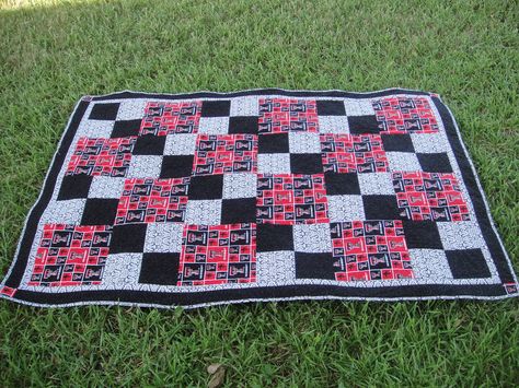 College Quilts, Quick Quilts, Quick Quilt, Texas Tech, Quilting Ideas, Quilt Ideas, Quilt Making, Picnic Blanket, Quilt Patterns