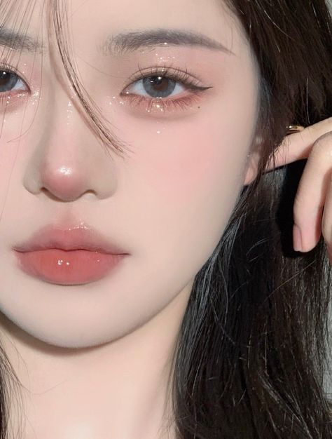 chinesegirl ulzzang girl Shiny Makeup, Korean Makeup Look, Korea Makeup, Makeup Books, Eye Makeup Styles, Doll Eye Makeup, Makeup Face Charts, Korean Eye Makeup, Ulzzang Makeup