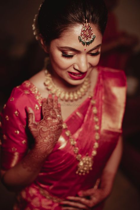 Indian Bride Getting Ready, Indian Bride Poses, Indian Bride Photography Poses, Indian Bride Makeup, Bride Photos Poses, Reception Bride, Indian Wedding Bride, Bridal Makeup Images, Engagement Photography Poses