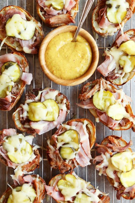 Cuban Sandwich Potato Skins - The Candid Appetite Mustard Dipping Sauce, Cuban Sandwich, Honey Mustard Sauce, Mustard Sauce, Potato Skins, Entertaining Ideas, Honey Mustard, Yummy Appetizers, Appetizer Snacks