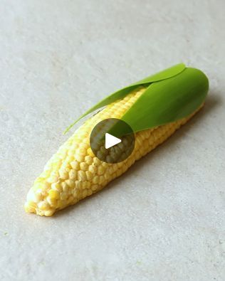 45K views · 686 reactions | Chocolate Corn 🌽 | The corn!! 🌽 I used a homemade gelatin mold to make a corn-shaped mold out of a real cob of corn! I used tempered yellow chocolate to create the shell... | By Matt Adlard | Facebook Homemade Gelatin, Corn Dessert, Matt Adlard, Gelatin Molds, Bread Shaping, Butter Molds, Almond Bark, Corn On The Cob, Fondant Toppers