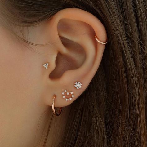 Upper Ear Piercing, Minimalist Ear Piercings, Unique Ear Piercings, Ear Lobe Piercings, Cool Ear Piercings, Pretty Ear Piercings, Cute Ear Piercings, Labret Piercing, Cartilage Stud