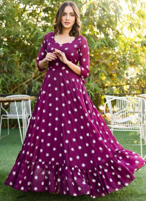 Long Frock Models, Georgette Gowns, Frock Design Ideas, Glam Wardrobe, Frock Models, Simple Frock Design, Long Frock Designs, Long Gown Design, Maxi Dress Designs