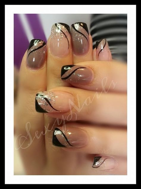 Subtle and Elegant Negative Space Nail Art for Timeless Beauty Drop The Mic, Black And White Nail, Nail Tip Designs, French Manicures, Unghie Nail Art, Nagellack Trends, Art Deco Nails, Fall Nail Art Designs, Pretty Nail Art Designs