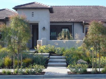 8 Ways To Create A Neighborly Front Yard - Shade the sidewalk. Consider placing a tree where it will shade the sidewalk to help create a pleasant environment and encourage walking and visiting among neighbors. Yard Before And After, Sloped Front Yard, Modern Courtyard, Small Front Yard, Front Courtyard, Front Yard Design, Low Maintenance Landscaping, Lawn And Landscape, Yard Design