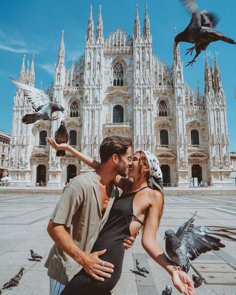 Couple Travel Photos, Milan Travel, Honeymoon Pictures, Travel Pose, Honeymoon Photos, Best Honeymoon, Romantic Honeymoon, Foto Poses, Italy Photo