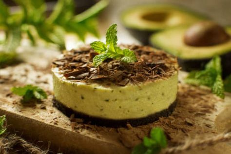 Avocado Mousse Cake, Cake No Bake, Chocolate Avocado Mousse, Creamy Chicken Stew, Garlic Butter Steak Bites, Butter Steak Bites, Mousse Cake Recipe, Avocado Mousse, Butter Steak