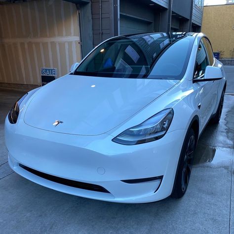 White Tesla, Tesla Car Models, Cars Tattoo, Best Cars For Teens, Aesthetic Sports, Sport Aesthetic, Tesla Accessories, Wallpaper Luxury, Luxury Car Interior