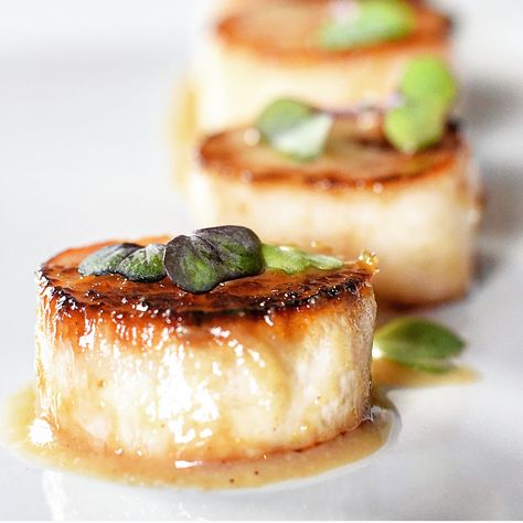 Miso Scallops Recipe, Vegan Elegant Dinner, Vegan Starters Fine Dining, Elevated Vegetarian Recipes, Vegan Miso Noodles, Vegetarian Seafood Recipes, Elegant Vegan Entrees, Plant Based Fine Dining, Pretty Vegan Food