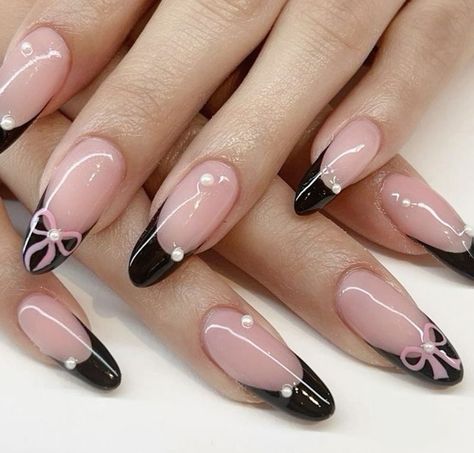 nails with bows nails with bows and pearls nails with bows on them nails with bows rhinestones nails with bows acrylic nails with bows on nails with bows korean nails with bows pink nails with bows aesthetic nails with bows black nails with bows and gems nails with bows and flowers Classy Vintage Nails, Alt Nails, Gyaru Nails, Oval Nails Designs, Unghie Sfumate, Kutek Disney, Manikur Kuku, Summery Nails, Pearl Nails