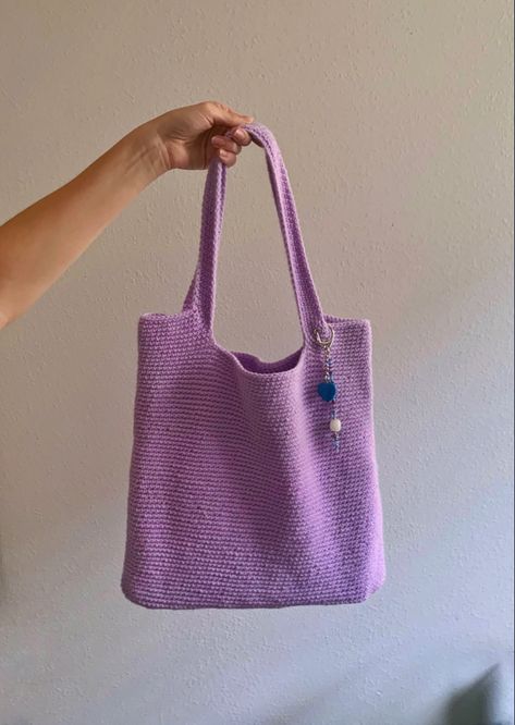 Tote Bag With Keychain, Purple Bag Crochet, Crochet Bag Purple, Purple Crochet Bag, Tote Bag Keychain, Chain Crochet, Quick Crochet Projects, Crochet Idea, Purple Crochet