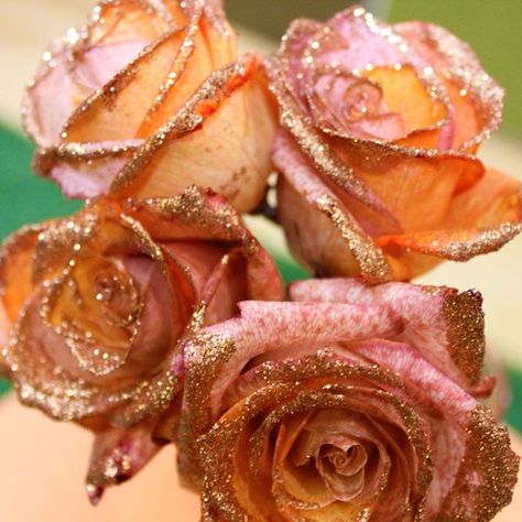 Thanksgiving Roses with Glitter, Rainbow and Glitter Roses for the Holidays Glitter Projects, Hair Expo, How To Make Glitter, Beautiful Flower Tattoos, Glitter Rainbow, Rose Video, Diy Roses, Glitter Flowers, Glitter Roses