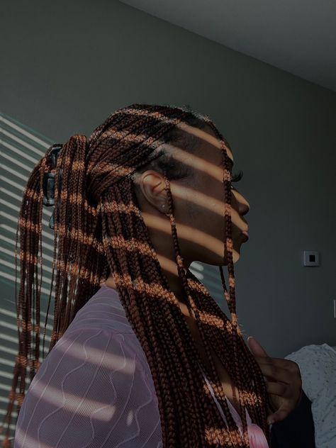 Braid Hair Clip Styles, Claw Clip Hairstyles Black Women Braids, Claw Clip Hair Styles For Braids, Braids And Claw Clip, Hair Claw Clip Hairstyles Box Braids, Hair Clip Hairstyles Braids, Claw Clip Braids Hairstyles, Box Braids Claw Clip Hairstyles, Claw Clips On Braids