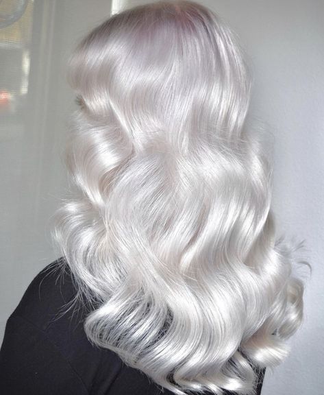 Undercover Princess, Snow Hair, White Hair Color, Jasmine Sambac, White Blonde Hair, Blonde Roots, Short Brown Hair, Hairstyles For Layered Hair, Hair Color Pastel