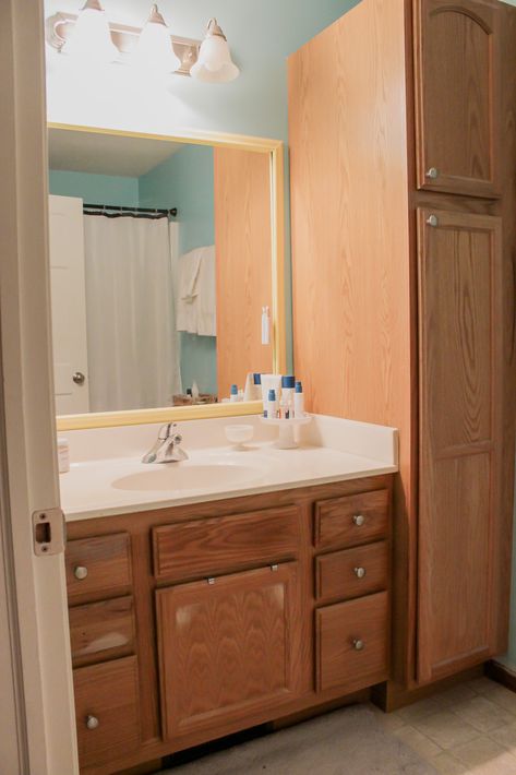 White Dove Walls, Oak Bathroom Cabinets, Bathroom Cabinet Makeover, Oak Bathroom Vanity, Vanity Makeover, Diy Bathroom Makeover, Bathroom Vanity Makeover, Oak Bathroom, Makeover Before And After