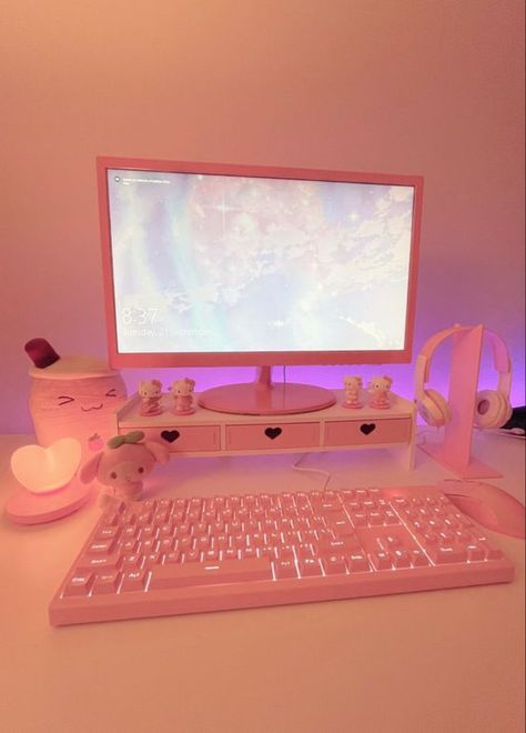 Kawaii Room Desks, Simple Pink Gaming Setup, Pink Kawaii Desk Setup, Hello Kitty Set Up Gaming, Kawaii Pink Gaming Setup, Sanrio Setup Gaming, Pink Set Up Gaming, Pink Gaming Laptop, Gamer Girl Setup Pink