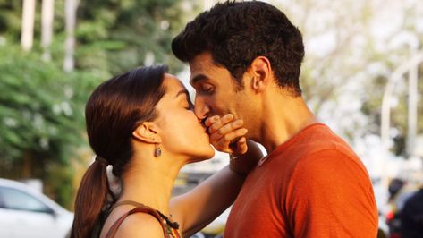 Ok Jaanu Movie, Bollywood Romance, Ok Jaanu, Roy Kapoor, Shraddha Kapoor Cute, Love Couple Images, Bollywood Cinema, Bollywood Couples, Vintage Bollywood