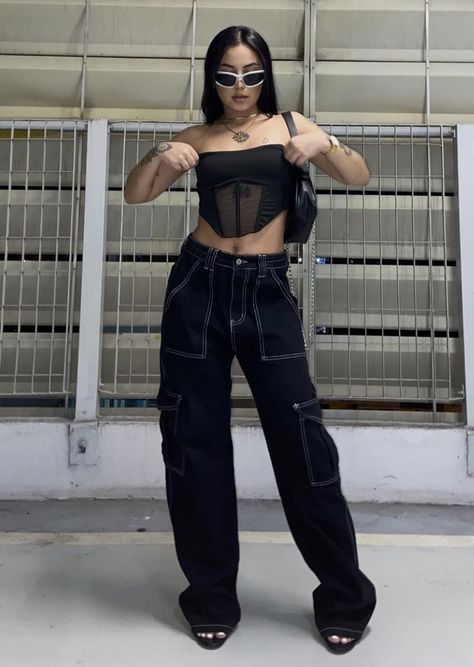 Concert Outfit Ideas Rauw Alejandro, Outfit Trap Style Girl, Look Rep Festival, Saturno Concert Outfits, El Alfa Concert Outfit, Junior H Concert Outfit, Festival Outfits 2023, Looks Hip Hop, Look Legging