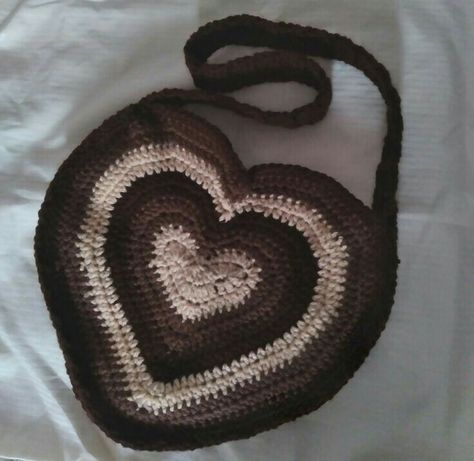 Pink And Brown Crochet, Crochet Heart Bag, Start Crochet, Heart Shaped Bag, Y2k Shoulder Bag, Brown Crochet, Crochet Tutorial Pattern, Cute Sewing Projects, Crochet Business