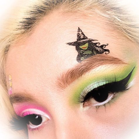 Tara Rose Cardinal on Instagram: “Broadway’s Wicked Elphaba Makeup Look🤓 I did Glinda on the other eye but at the last second I smudged it😢 so yeah, lovely😑…” Elphaba Makeup Subtle, Wicked Makeup Looks, Wicked Inspired Makeup, Glinda Makeup, Elphaba Makeup, Wicked Makeup, Wicked Elphaba, Elphaba And Glinda, Wicked Musical