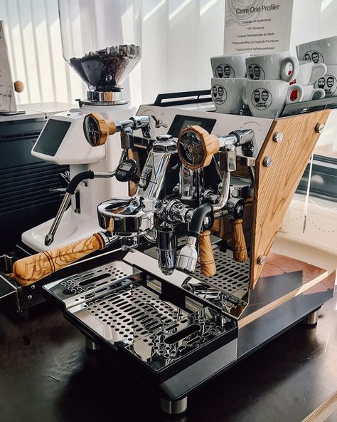 Let your morning coffee be another level of experience with our custom designed espresso machines. Custom Espresso Machine, Retro Espresso Machine, Italian Espresso Machine, Mobile Coffee Shop, Mobile Coffee, Coffee Shop Bar, Coffee Bar Home, Coffee Brewer, Coffee Espresso