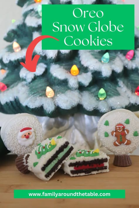 Easy cookie snow globes will be the star of your holdiay cookie tray. Globe Cupcakes, Snow Globe Cookies, Globe Cookies, Snow Globe Cupcakes, Christmas Cookie Tray, Christmas Meals, Easy Christmas Cookie Recipes, Holiday Cookie Exchange, Chocolate Festival