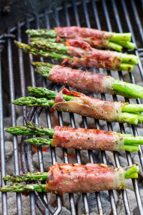 Asparagus On The Bbq, Asparagus Appetizer, Prosciutto Appetizer, Bbq Veggies, Asparagus Recipes Oven, Best Asparagus Recipe, Prosciutto Asparagus, Asparagus Wraps, Traeger Grill Recipes